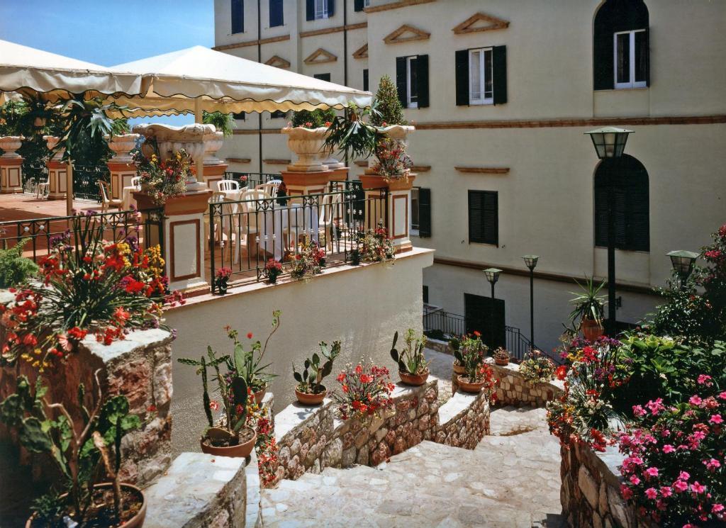 Grand Hotel Delle Terme テルミニ・イメレーゼ エクステリア 写真